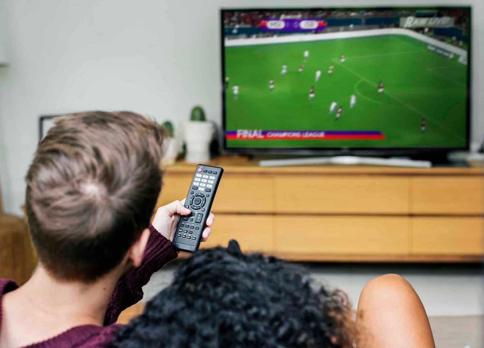 Couple enjoying their favorite match on Flixmarvel IPTV